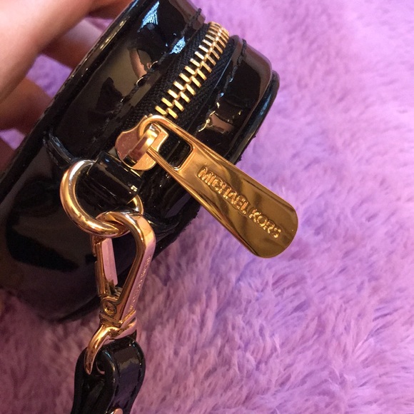 Michael Kors heart wristlet or coin purse - Picture 6 of 11